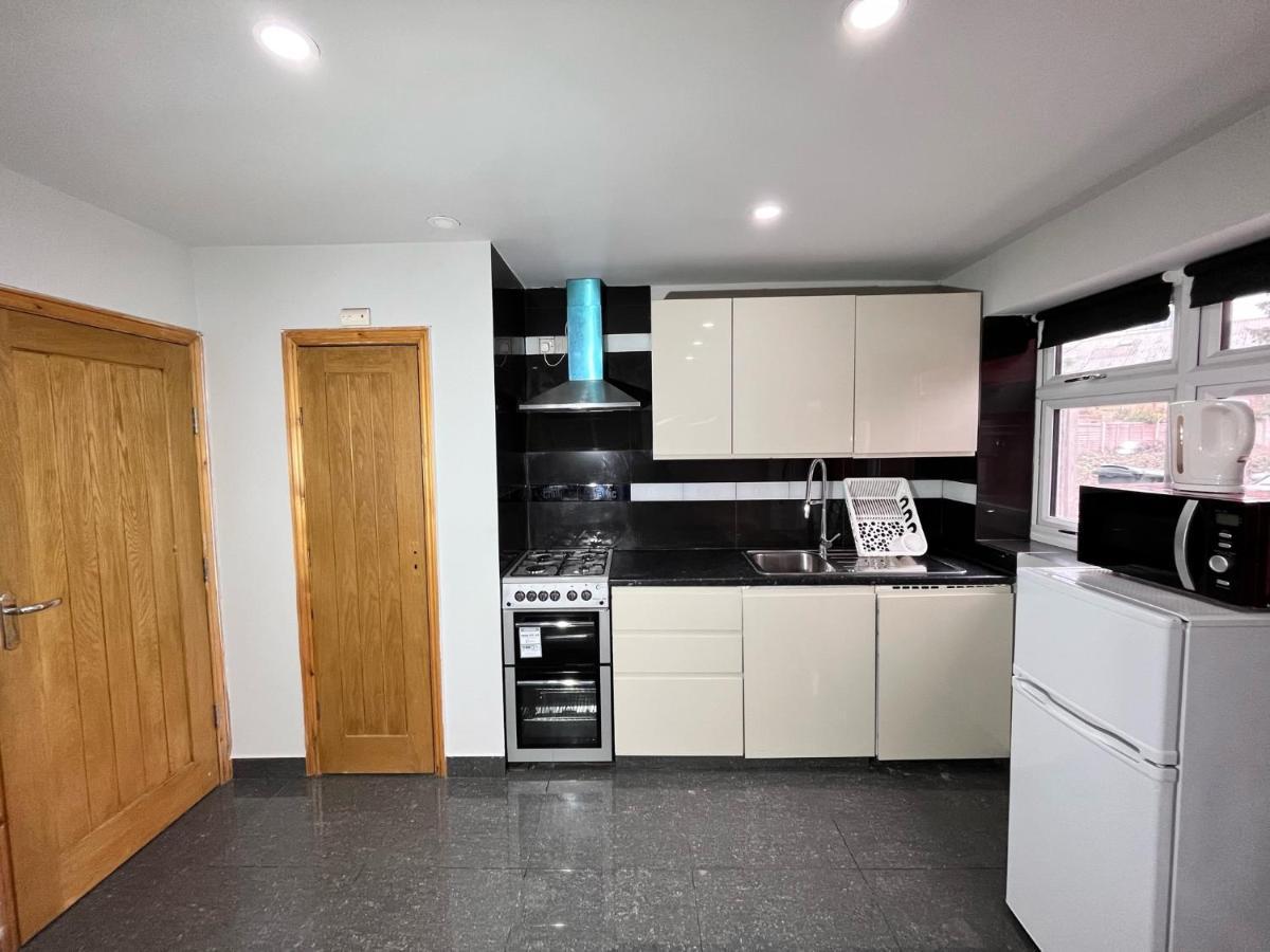 Full Studio Near Heathrow Airport & London Hayes  Esterno foto