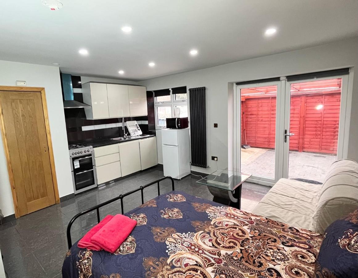 Full Studio Near Heathrow Airport & London Hayes  Esterno foto