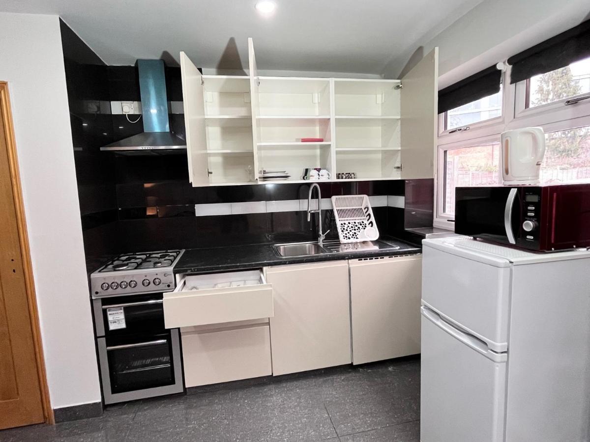 Full Studio Near Heathrow Airport & London Hayes  Esterno foto