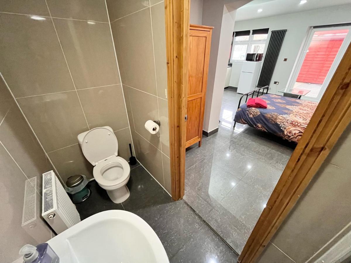 Full Studio Near Heathrow Airport & London Hayes  Esterno foto